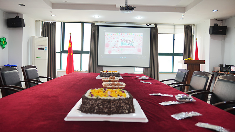 以人为本：PP电子模拟器锅炉照常举办5月份员工生日会，诠释企业温馨文化！